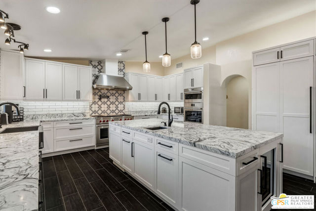 600 W Via Escuela, Palm Springs, CA 92262