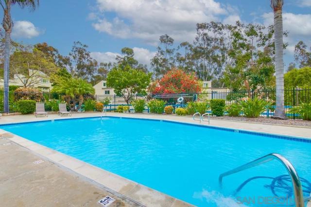 10565 Caminito Basswood, San Diego CA: https://media.crmls.org/mediaz/19eb09fe-6ebd-4517-b851-c0aa8c5d8675.jpg
