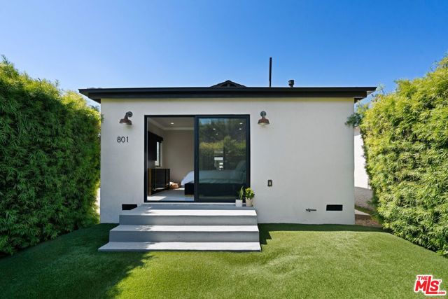 801 Howard Street, Marina del Rey CA: https://media.crmls.org/mediaz/19eb2de6-4114-4dce-b6b5-dee2ff61167f.jpg