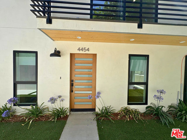 4454 Clinton Street, Los Angeles CA: https://media.crmls.org/mediaz/19ebcca8-d3fb-401d-8a49-04bae7b31dd2.jpg