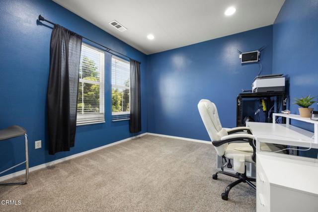 3102 N Oxnard Boulevard, Oxnard CA: https://media.crmls.org/mediaz/19ebe9a2-8c84-4f3a-9107-403cfe024afe.jpg