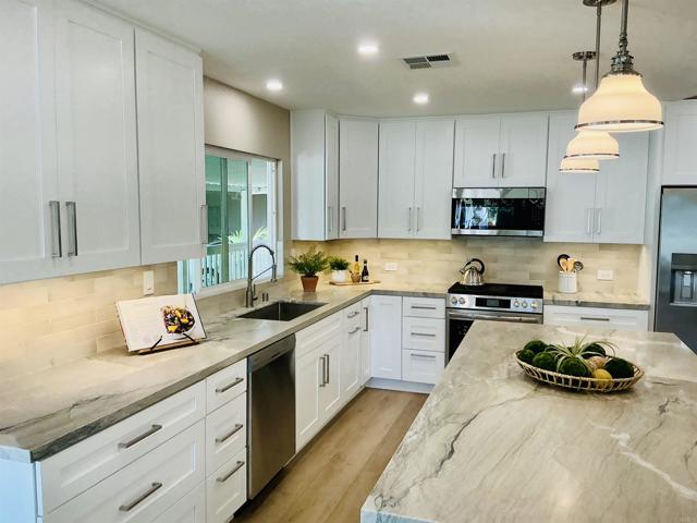 3445 Don Ortega Drive, Carlsbad CA: https://media.crmls.org/mediaz/19ebeb93-f9c8-4614-b391-9d23a33285d8.jpg