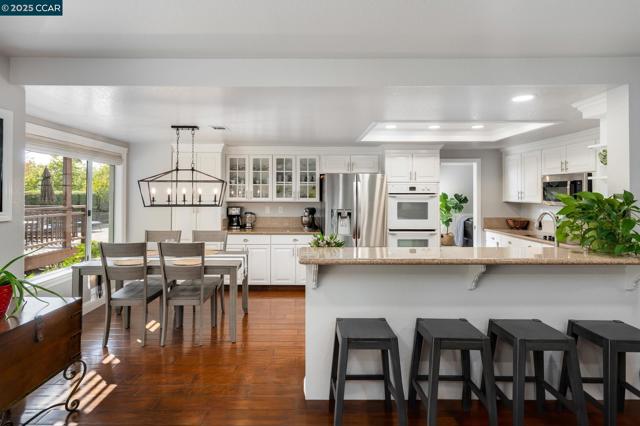2060 Canyon Crest Ave, San Ramon CA: https://media.crmls.org/mediaz/19ec1bc6-20c8-434f-8ef0-d96b0933f85c.jpg