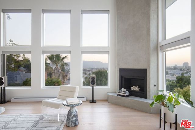 1320 Romulus Drive, Glendale CA: https://media.crmls.org/mediaz/19ecde54-03a2-4dd5-8ddc-b8106eaedebb.jpg
