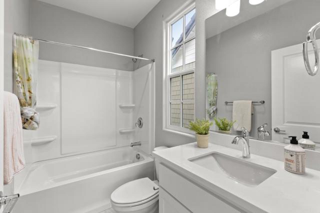 3718 Pyramid Way, Mountain View CA: https://media.crmls.org/mediaz/19ece81c-4440-4c41-ba58-0f1724068a6b.jpg