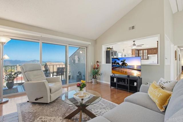 Detail Gallery Image 11 of 46 For 17347 Plaza Maria, San Diego,  CA 92128 - 2 Beds | 2 Baths