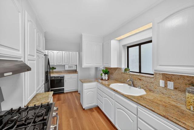 72 Cresta Vista Drive, San Francisco CA: https://media.crmls.org/mediaz/19ed0002-a11b-48ad-bc7b-0dd09e0f6639.jpg