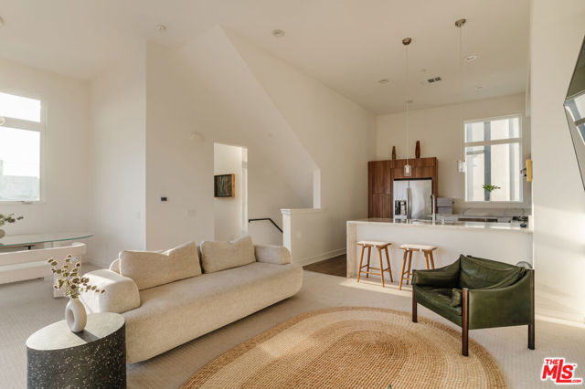 1124 W Panorama Way, Los Angeles CA: https://media.crmls.org/mediaz/19ed1deb-91ab-4f34-a515-9bd29bc55d12.jpg
