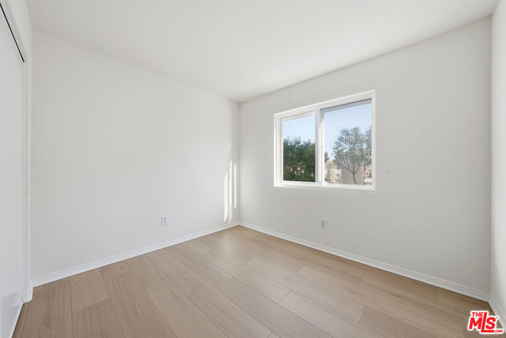 https://media.crmls.org/mediaz/19eda691-8d3b-4a4b-8544-1a8b6132b9ef.jpg?preset=X-Large