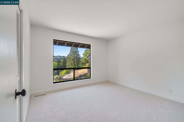 36 Candlewood Place, Walnut Creek CA: https://media.crmls.org/mediaz/19ee00e1-e607-4909-a057-9ea2783e986b.jpg