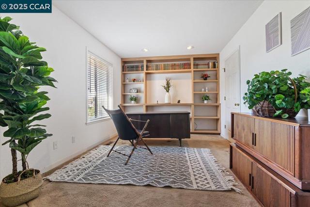 2323 Grosvenor Heights Ct, Livermore CA: https://media.crmls.org/mediaz/19ee4425-0153-4425-a0f3-ebc57628f979.jpg