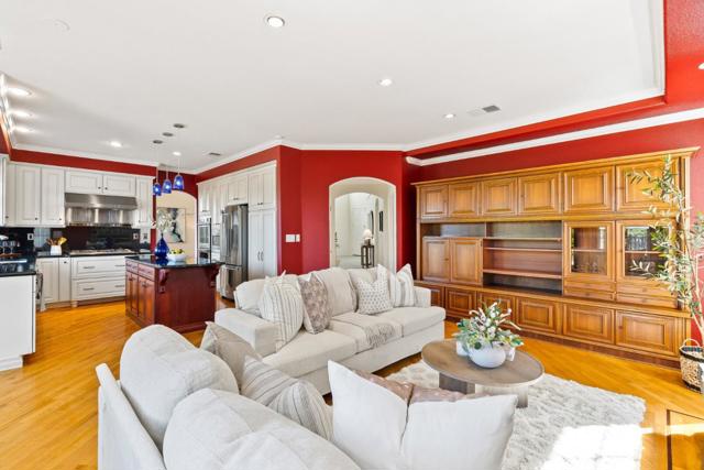 986 Governors Bay Drive, Redwood City CA: https://media.crmls.org/mediaz/19ee8df2-9801-4dc0-9128-054210f72de2.jpg