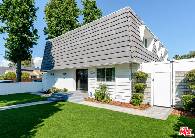 5056 Greenbush Avenue, Sherman Oaks CA: https://media.crmls.org/mediaz/19ef2190-4eed-4627-b429-f736b63859d1.jpg