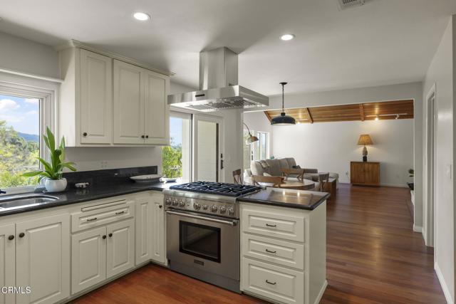 1130 Rancho Drive, Ojai CA: https://media.crmls.org/mediaz/19ef6e06-a530-4410-b4d4-f544645d1062.jpg