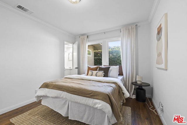 505 Panama Avenue, Long Beach CA: https://media.crmls.org/mediaz/19efb689-faa1-422f-b8cf-2916ca749955.jpg