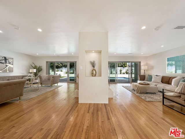 5810 S Halm Avenue, Los Angeles CA: https://media.crmls.org/mediaz/19efb924-0e79-4109-ad5a-c5d0cb9a7434.jpg