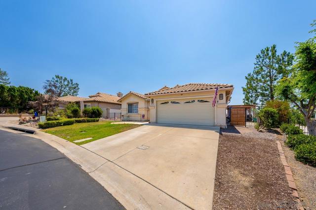 2617 LOBELIA RD, Alpine CA: https://media.crmls.org/mediaz/19efe589-ddad-485e-ba78-f19b2ab5a67c.jpg