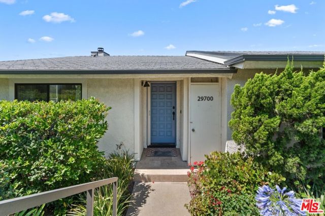 29700 Zuma Bay Way, Malibu CA: https://media.crmls.org/mediaz/19f02195-9d8d-4f70-b326-e69d2a7dac40.jpg