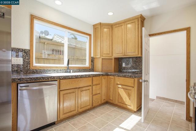 532 Central Ave, Pittsburg CA: https://media.crmls.org/mediaz/19f05a2c-450a-4fa0-bf19-4ee0d4a7e9ee.jpg