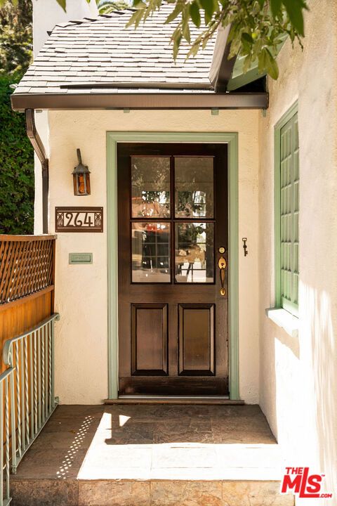 264 Robinson Road, Pasadena CA: https://media.crmls.org/mediaz/19f0cbc1-f362-4ec6-bc71-0ae0e4b10516.jpg
