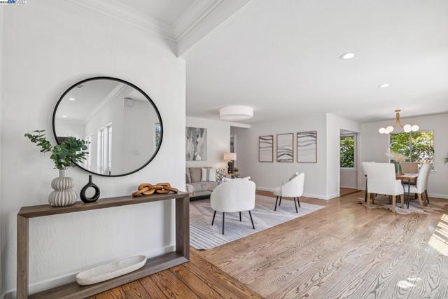 3296 Walnut Ln, Lafayette CA: https://media.crmls.org/mediaz/19f15b53-d542-4803-8b4a-0ca196d93584.jpg