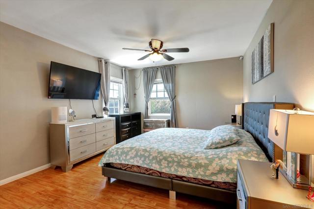 5238 Cervantes Ave, San Diego CA: https://media.crmls.org/mediaz/19f15cff-3a8d-4fe3-a212-95e6e22cf960.jpg