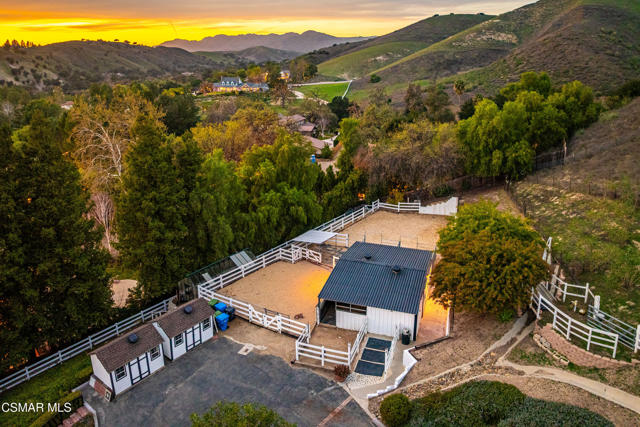 6144 1/4 Chesebro Road, Agoura Hills CA: https://media.crmls.org/mediaz/19f25b5c-3c13-4b6f-bbc0-20a6ed1b1081.jpg