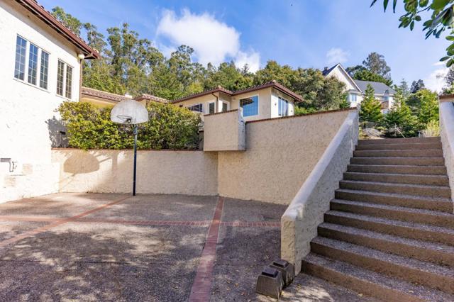 1035 Macadamia Drive, Hillsborough CA: https://media.crmls.org/mediaz/19f2a8b1-261d-4c7f-83a4-903485b27f1b.jpg