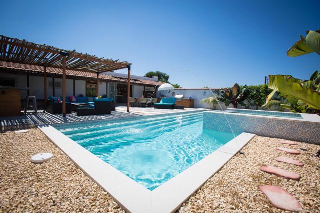 1047 Highland Dr, Del Mar CA: https://media.crmls.org/mediaz/19f3404d-6e48-4b11-acae-ac3e9128179d.jpg