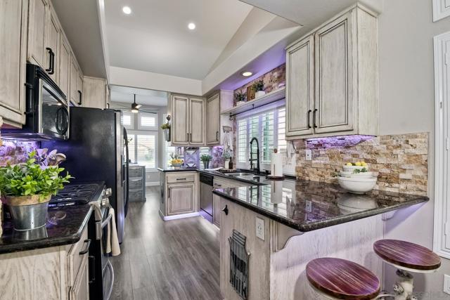 3358 Lake Circle Dr, Fallbrook CA: https://media.crmls.org/mediaz/19f37cce-9566-41ad-af75-0e51fb1c2464.jpg