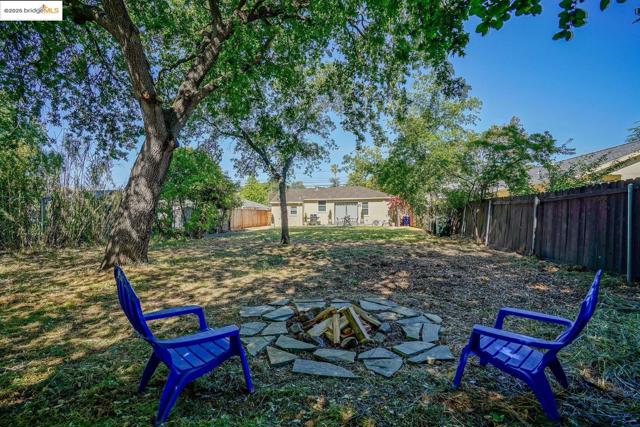 1400 San Carlos AVE, Concord CA: https://media.crmls.org/mediaz/19f3a5c1-9030-47bb-81e6-99a9388ad230.jpg