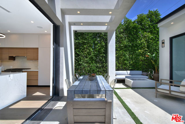 5316 Lennox, Sherman Oaks CA: https://media.crmls.org/mediaz/19f44569-ca81-4042-9645-bd9be1f51430.jpg