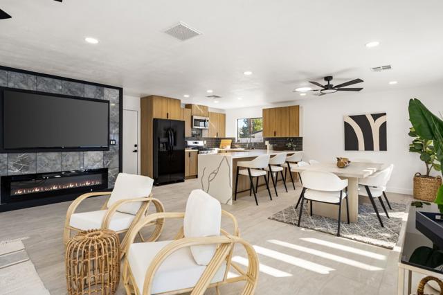 2171 E Francis Drive, Palm Springs CA: https://media.crmls.org/mediaz/19f4bd55-aac8-4bac-b9aa-11dea56a4289.jpg