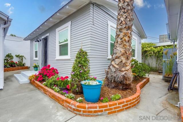 1914 1916 Fern Street, San Diego CA: https://media.crmls.org/mediaz/19f4d978-2f42-41c6-8ed3-576e66c9b72b.jpg