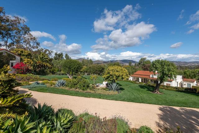 17484 El Vuelo, Rancho Santa Fe CA: https://media.crmls.org/mediaz/19f5c453-f599-474a-91d2-651d78bd79fa.jpg