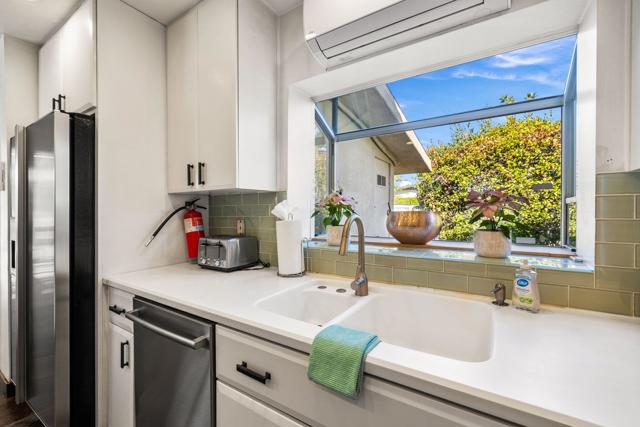 1223 E San Lorenzo Road, Palm Springs CA: https://media.crmls.org/mediaz/19f5f1c0-b3c2-426f-9968-81bf77c722cc.jpg