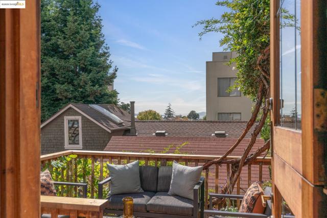 1532 Walnut St, Berkeley CA: https://media.crmls.org/mediaz/19f61c47-c639-4298-a31a-731dad8f213c.jpg
