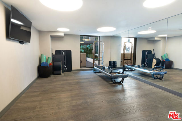 1755 Ocean Avenue, Santa Monica CA: https://media.crmls.org/mediaz/19f62a16-e0a6-4363-8def-38a4d714fb7f.jpg