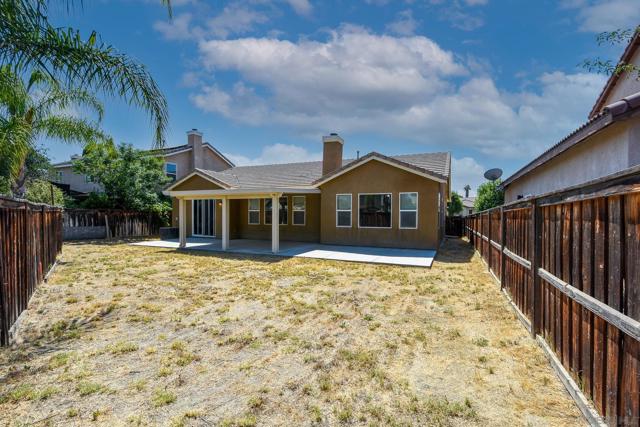 1854 Jasmine Ct, San Jacinto CA: https://media.crmls.org/mediaz/19f63fd5-8e98-4a67-80f9-cc5329073aad.jpg
