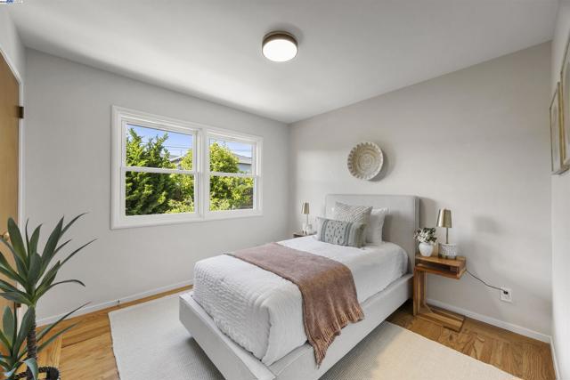 1748 Wesley Ave, El Cerrito CA: https://media.crmls.org/mediaz/19f6ce78-73ad-4dae-80e7-10e7a27ab074.jpg