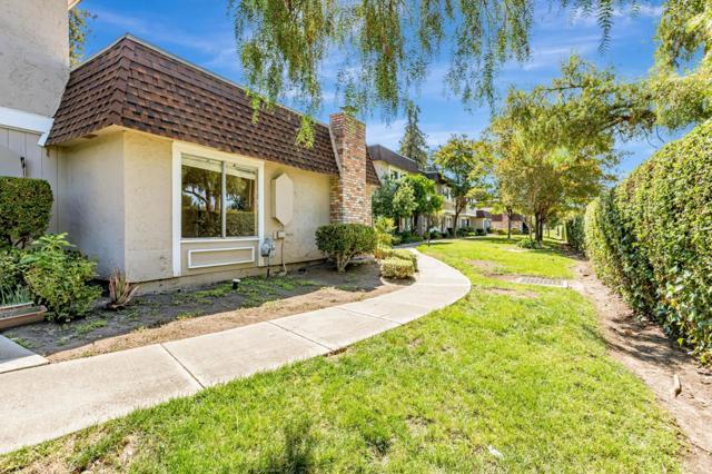 2876 Parkrow Lane, San Jose CA: https://media.crmls.org/mediaz/19f6f998-3d1b-41b6-891d-cde79ec4a873.jpg