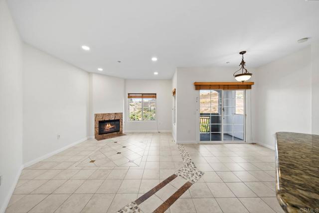 2707 Lake Pointe DR, Spring Valley CA: https://media.crmls.org/mediaz/19f704fd-9629-4dad-93ad-900dfeaf1402.jpg