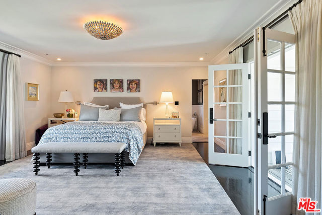 10428 Wyton Drive, Los Angeles CA: https://media.crmls.org/mediaz/19f7279f-7764-4e30-b68d-a50f5dc31f11.jpg