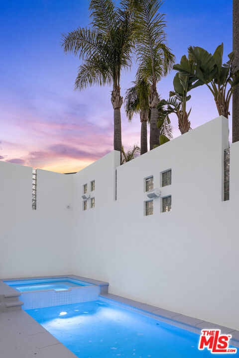 2231 Sunset Plaza Drive, Los Angeles CA: https://media.crmls.org/mediaz/19f7d3c4-5316-4307-be7d-0492b5fe4b96.jpg