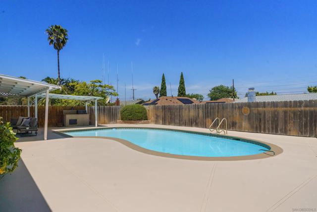 5768 CAMBER DR, San Diego CA: https://media.crmls.org/mediaz/19f818fd-14f5-42fe-9554-7d0c41a09f1d.jpg