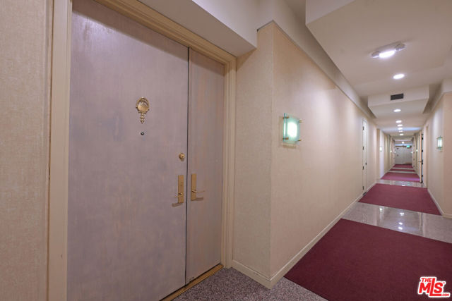234 S Gale Drive, Beverly Hills CA: https://media.crmls.org/mediaz/19f82a97-6edd-48db-b605-3dacd0ea7ab9.jpg