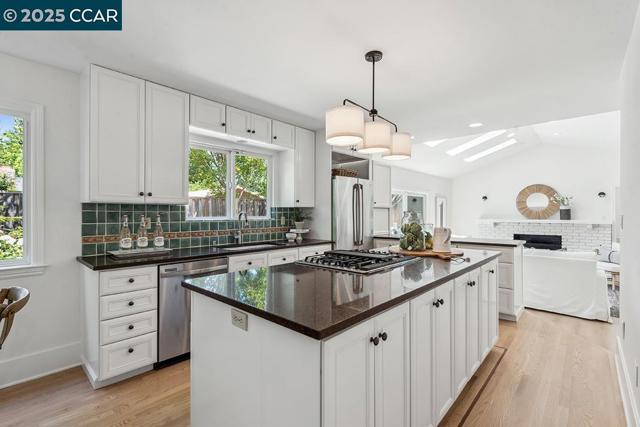 1245 Rimer Dr, Moraga CA: https://media.crmls.org/mediaz/19f830d7-28ce-4e7f-aa0e-77cb6f354fc1.jpg