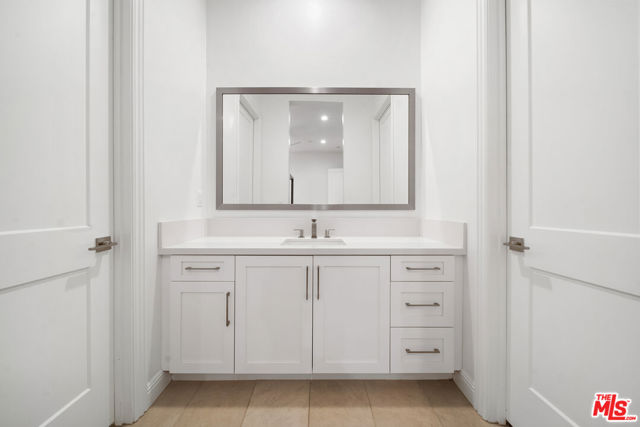 20216 W Albion Way, Porter Ranch CA: https://media.crmls.org/mediaz/19f87c84-dcc0-4d95-9b8d-bfddfff2f658.jpg
