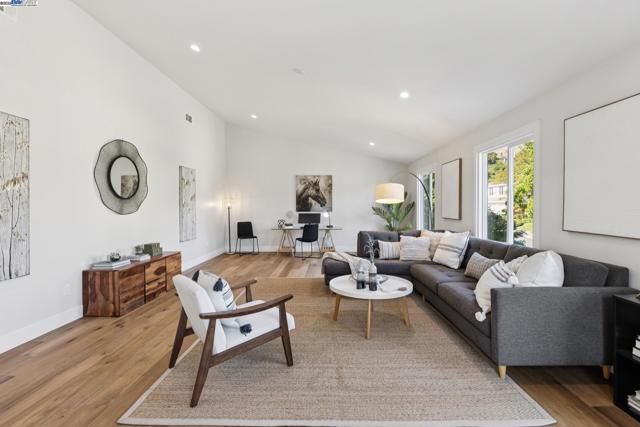 25 Mackenzie, Danville CA: https://media.crmls.org/mediaz/19f8c1eb-cf18-4107-b7ec-149b7c7da82c.jpg