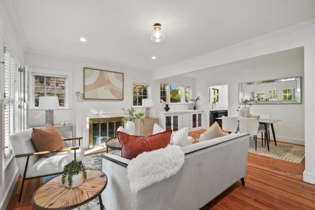 2061 Valparaiso Avenue, Menlo Park CA: https://media.crmls.org/mediaz/19f8ca84-7a7f-4956-8e1f-21b416e2c2d3.jpg